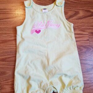 Super cute girls Old Navy romper size 6-12 months